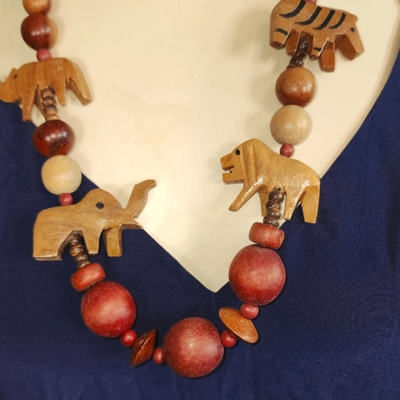 VINTAGE Rare 80s Boho Safari Wooden Animal Chunky Necklace - Picture 2 of 13